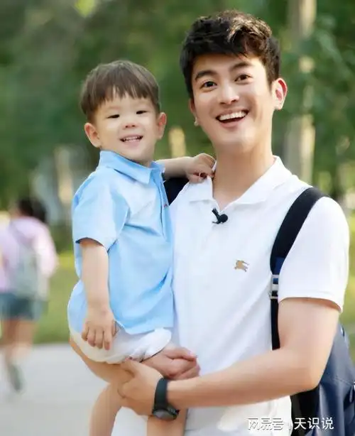 王中磊妻女看霍思燕的眼神火了三分鄙夷七分不屑饱含太多故