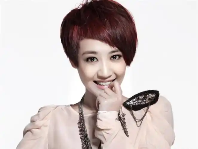 就连之前张伦硕当着杨迪的面,还说他和左岩是一家