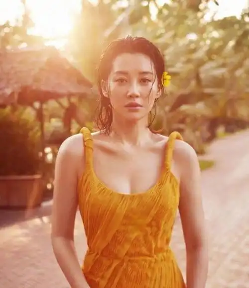 53岁许晴因翘臀上热搜!她为什么还不老?|张亮|公主病|好身材_网易订阅