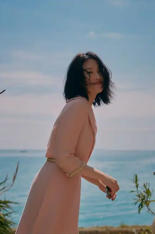 他34岁出轨许晴,卖书挣两个多亿,破产后许晴不承认他们结过婚