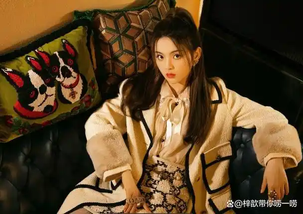 杨超越:从服务员变成明星,年入千万的她,可没你想的那么简单