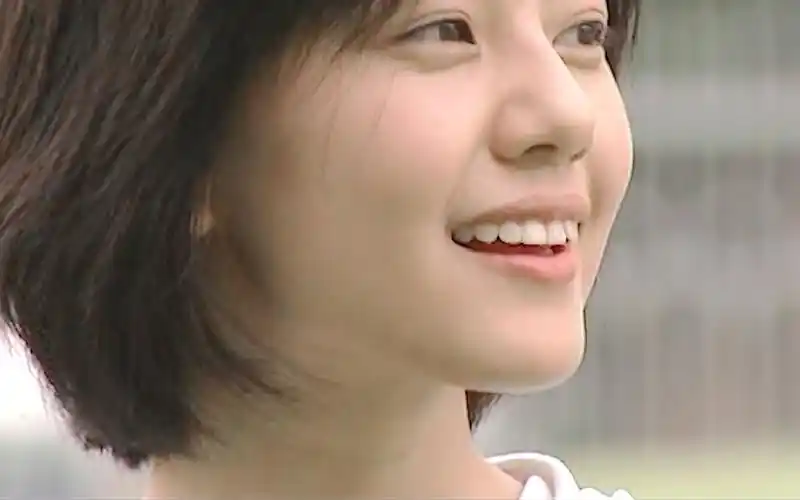 十七岁的高圆圆,就是这么清纯可爱惹人怜