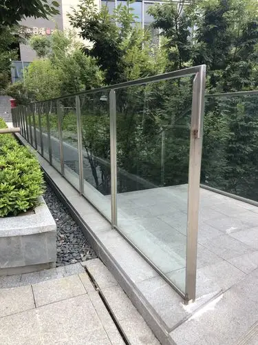 人防处玻璃栏杆扶手