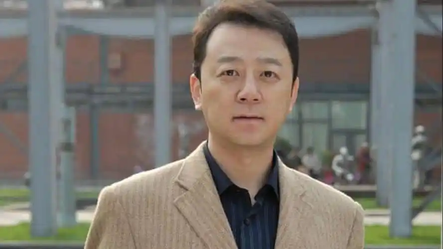 郭涛:娶小17岁圈外妻子,生一儿一女很幸福,也因言论饱受争议