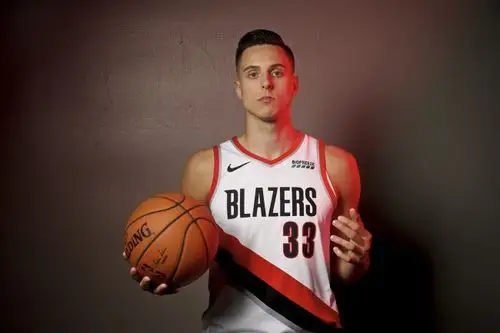 扎克科林斯肩膀脱臼明天接受核磁共振检查