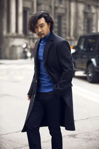 黄维德米兰写真曝光卷发造型轮廓硬朗气场十足