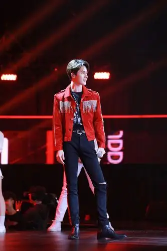 朱正廷盘点200126朱正廷春晚舞台全汇总完美唱跳抓住你们的心