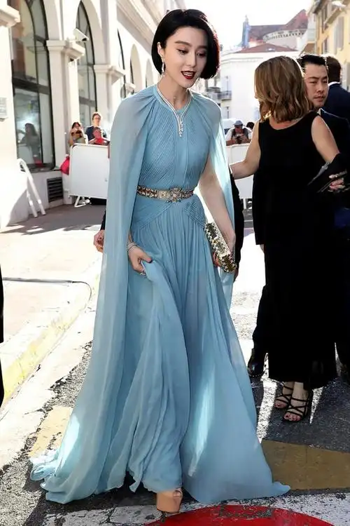 第70届戛纳红毯造型明星超模们造型争奇斗艳