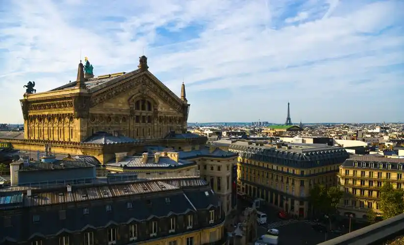 继意大利文艺复兴之后,法国的古典主义建筑成了欧洲建筑发展的主流