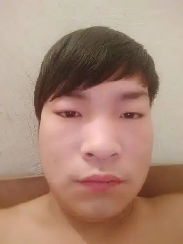 本人男脸比较宽,剪什么发型比较好看? (有图最好)