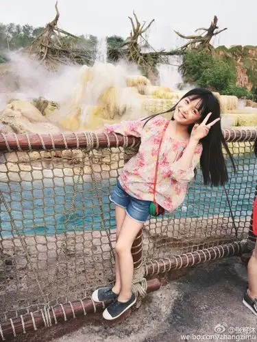 谁能发一些大概12岁的小女孩漂亮可爱的图片