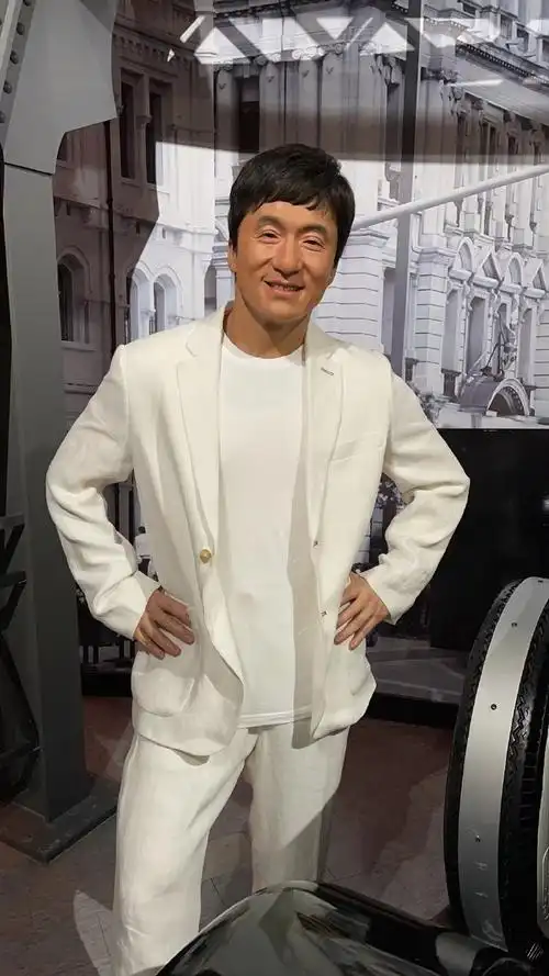 电影龙马精神#中成龙大哥饰演的武行老罗用满心赤诚和热血,诠释了一