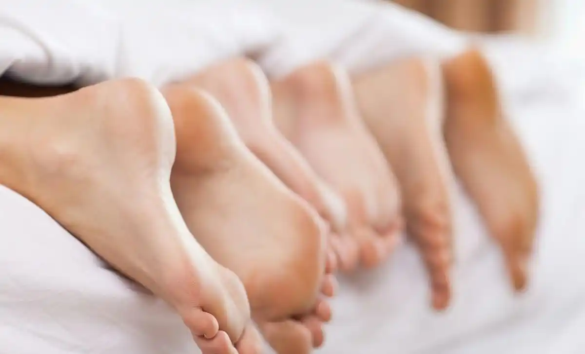 男生的脚为什么总比女生的要臭?原因无非就这3个,不必大惊小怪