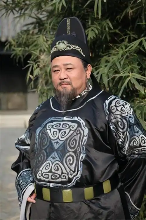 2016年,梁冠华受唐国强邀请,与邵兵,王媛可,肖荣生等人出演《袁崇焕》