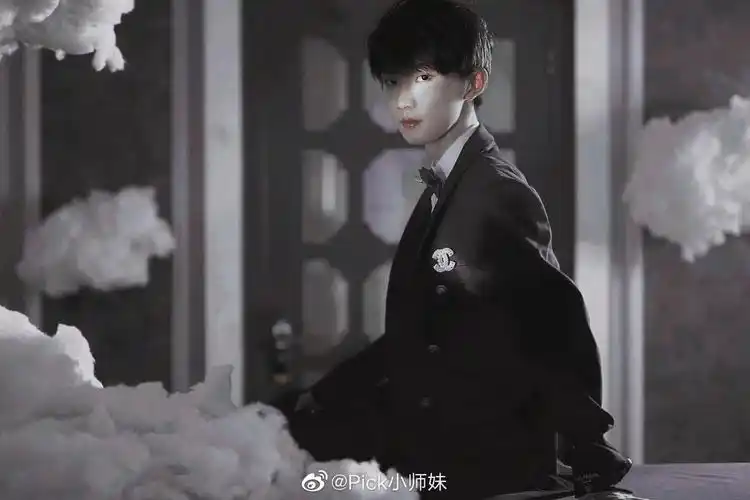 "给我你的手 跟我走" 风皇穿西装来娶你了|马嘉祺_新浪新闻