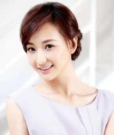 40岁国字脸的女人做什么发型既减龄又时尚?