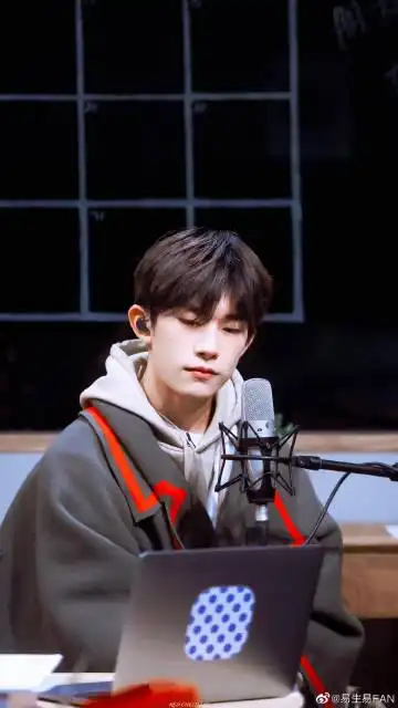 易烊千玺[超话]#[鲜花]#易烊千玺金像奖双. 来自易生易fan - 微博