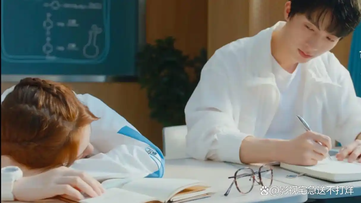 校园甜宠:高冷学霸沈西泠与运动少女苏晓晓啼笑皆非