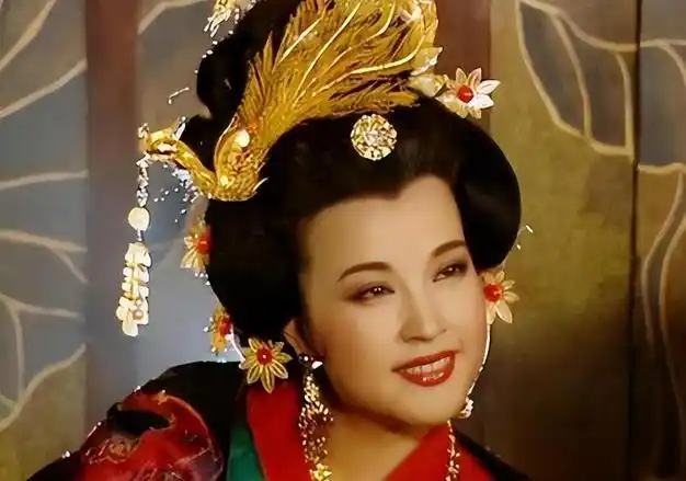 1995年,刘晓庆凭借电视剧《武则天》中的武则天一角红遍大江南北