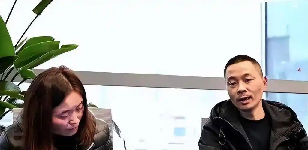 大学生李倩月,地铁上结识"国安局"男友,却被骗到云南扭断脖子_洪峤