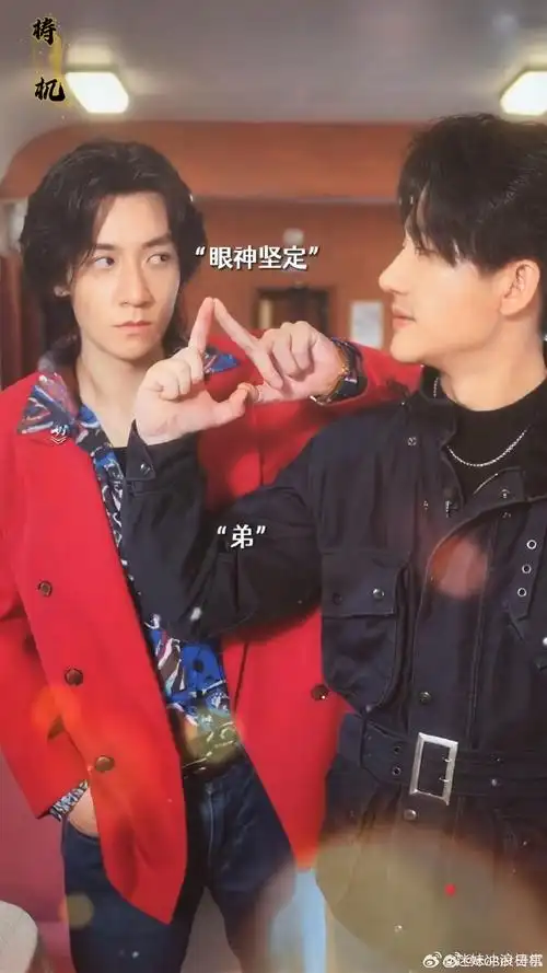 黄轩称电影中苗青山救了苗子文全家人的性命,面对观众的连连追问