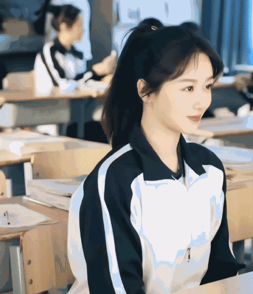 杨紫说黄瀛子的勇敢和坚持最打动她##杨紫穿校服嘟嘴