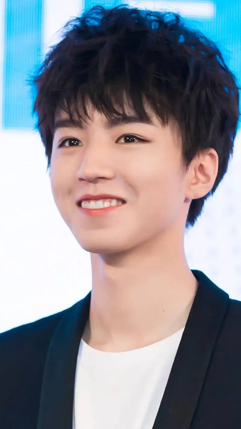 王俊凯过完春节又出来营业了,依旧是帅气的小哥哥.