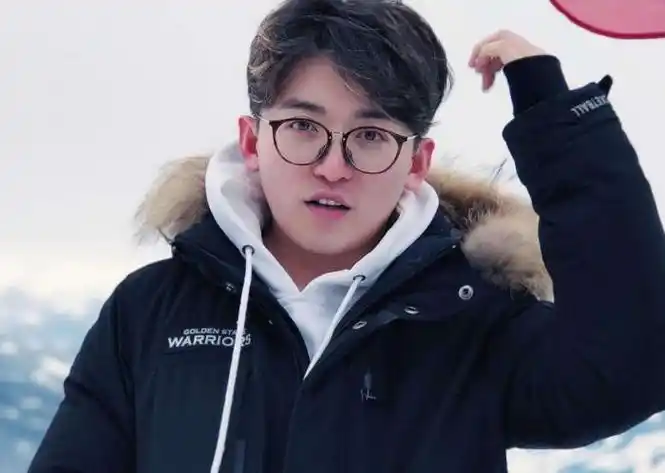 奔跑吧兄弟导演跑男导演凭颜值出道