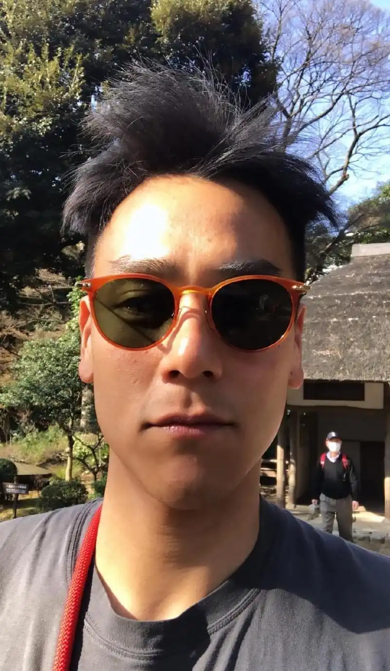 彭于晏 ,  早,  彭·自拍无法停下来才怪·于晏的可爱九宫格.