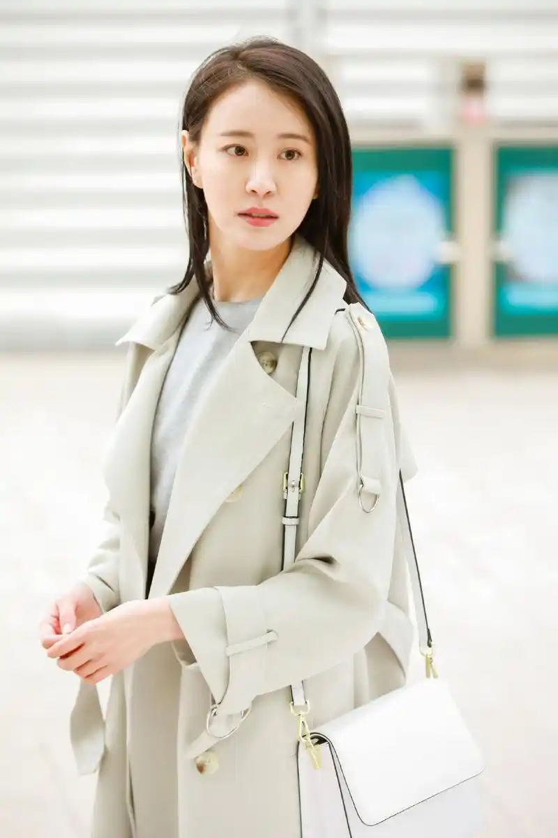 真的很吃王乐君的颜,她在亲爱的热爱的里面可好看了!