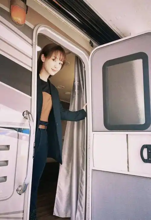 杨紫井柏然杀青照##杨紫井柏然凌晨四点杀青##杨紫井柏然《女心理师