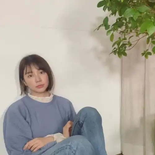 尹恩惠近照曝光,遭质疑整容,苹果肌过分饱满与嘴边成一直线