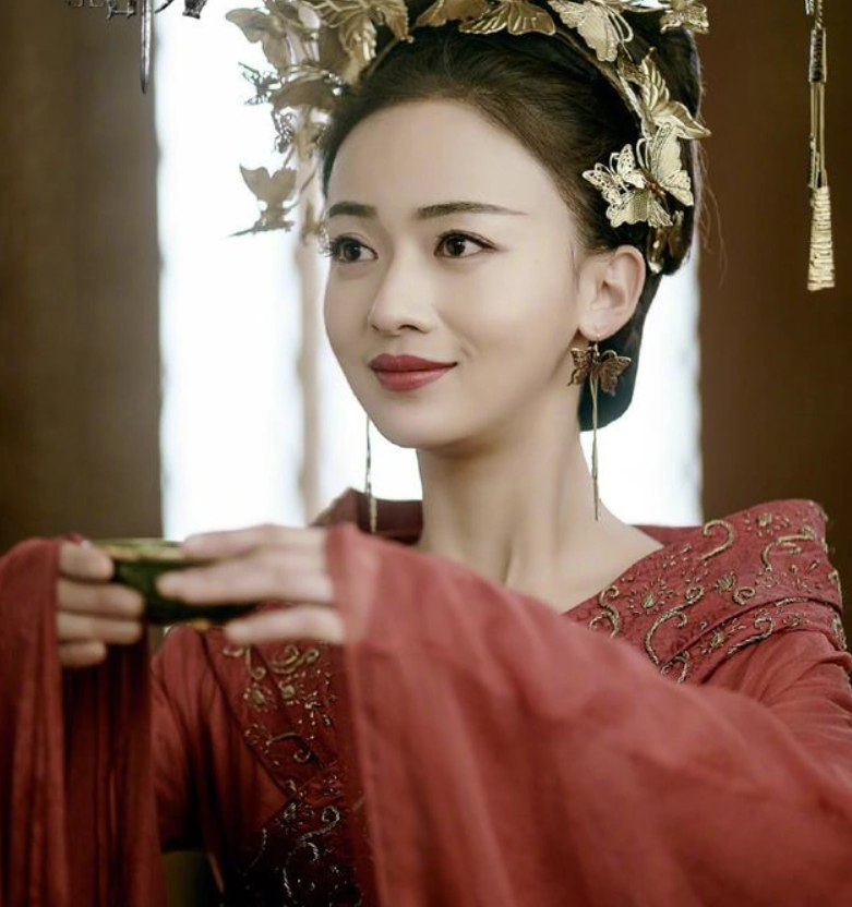 自《延禧攻略》后,吴谨言这部仙侠剧明星阵容强大,徐凯也在其中