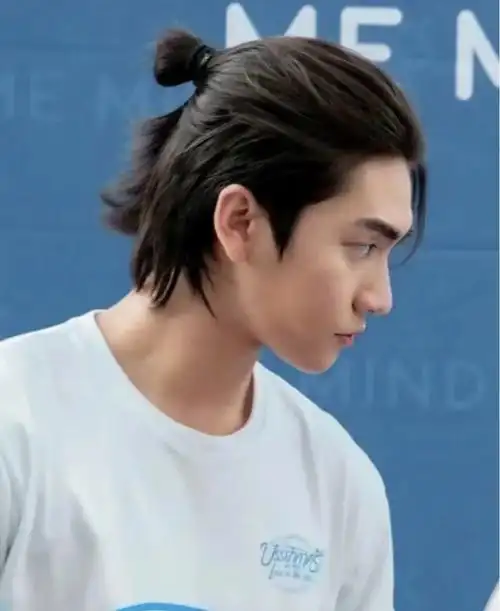 男孩子养长头发有什么推荐的发型? - 知乎