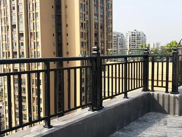 阳台栏杆材质有哪些? - 金用护栏