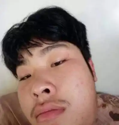 邋里邋遢的男生一个男生不管颜值,怎么样最起码要干净,这样才会给人一