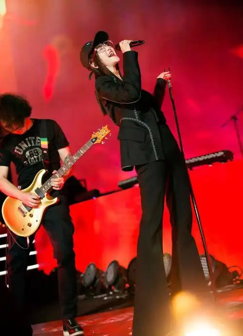 谭维维再获双奖 英气魅惑献唱《地狱就是天堂》