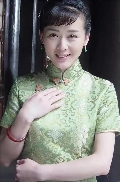 李琳个人资料老公是谁(李琳25岁成影后被前夫一巴掌扇到离婚)(4)