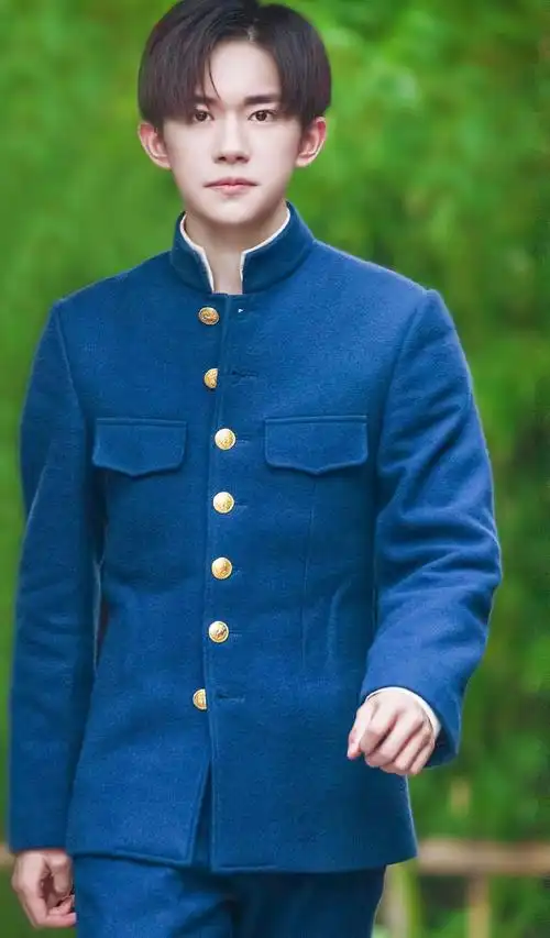 穿军装的易烊千玺帅出了另一个高度!