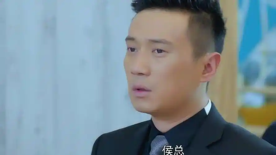 我的辣妹保镖侯总肉麻的表情让女保镖感到接受不了