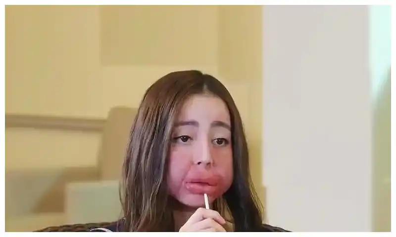 女星爆炸头高原红叫丑?迪丽热巴美丽依旧,她自毁形象丑到炸