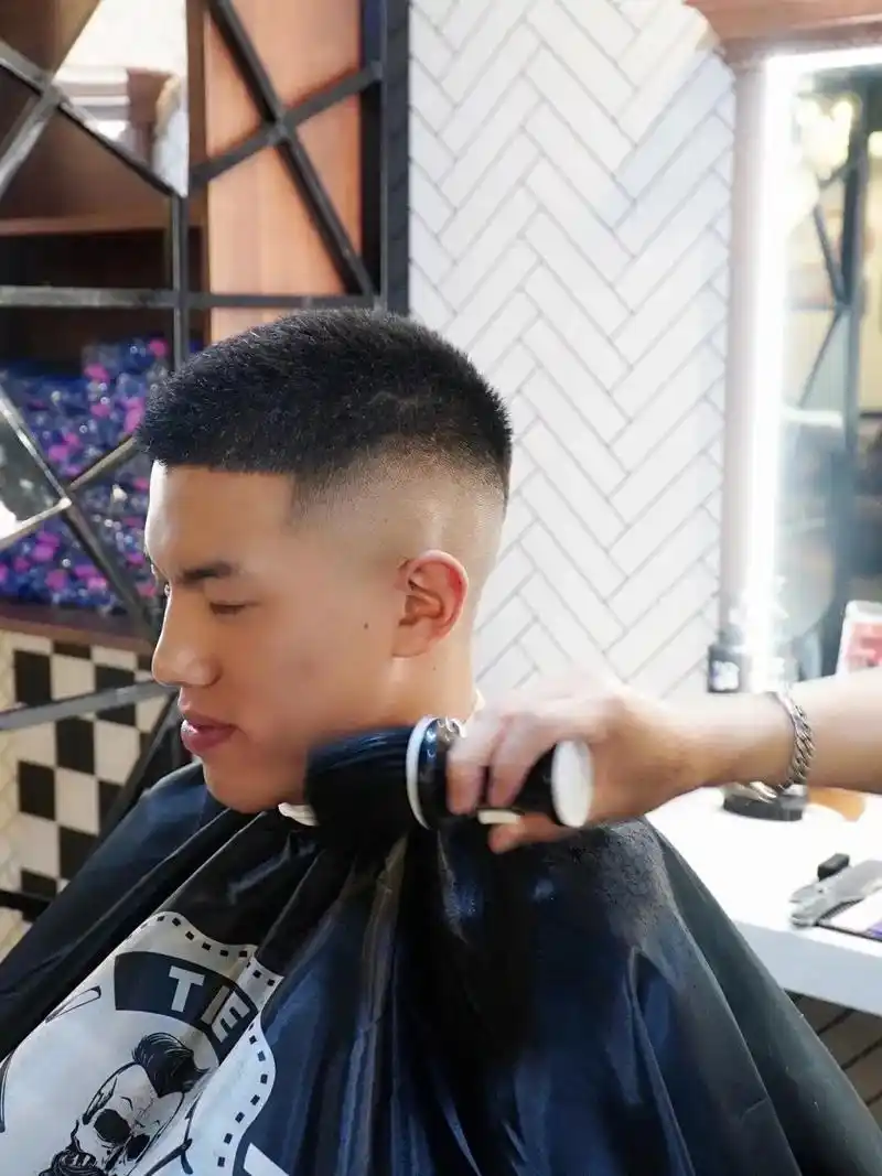 男孩子一定要尝试的寸头 美式圆寸 干净清爽帅气 男孩子必备的 - 抖音