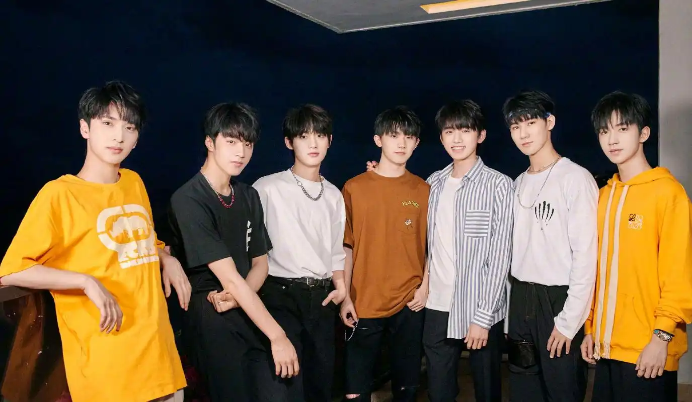 时代少年团公开私生照片!私生吃他们剩下的东西,拿走用过的口罩