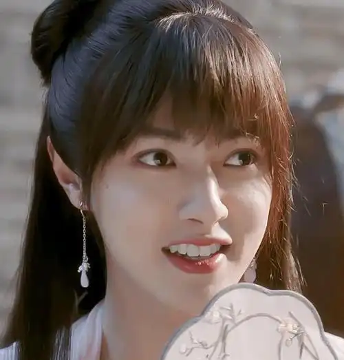 原创娱乐圈中的女装大佬,本以为薛之谦够惊艳了,看到官鸿:掰弯了