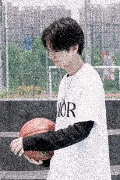 关注  迪奥 王俊凯 评论 收藏