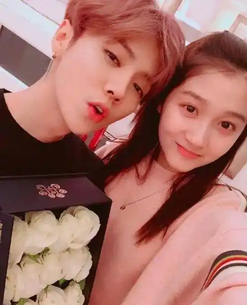 关晓彤和鹿晗,从不被看好到全网祝福,好的爱情会让你绽放光芒_好友_一