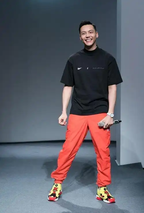 陈伟霆不愧是行走的荷尔蒙百元短袖都能穿出大牌感太帅了