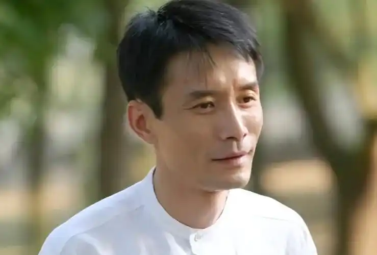 "导演康洪雷看了几遍田小洁的简历后开口:三个小时摇摇晃晃的车程,31