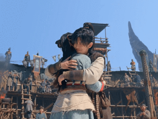 邢菲主动亲任嘉伦##任嘉伦邢菲脸颊吻