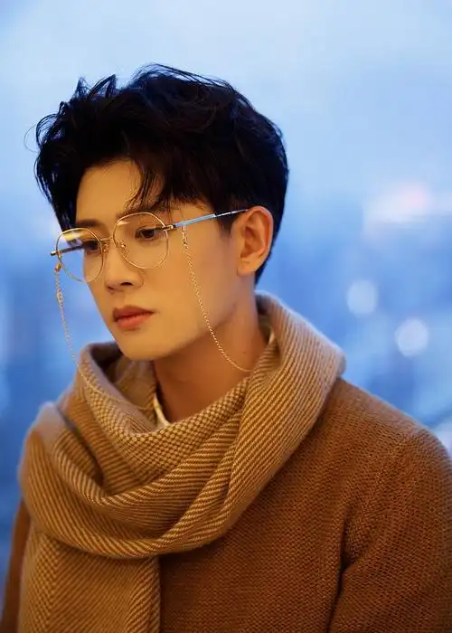 任嘉伦工作室的照片微相册